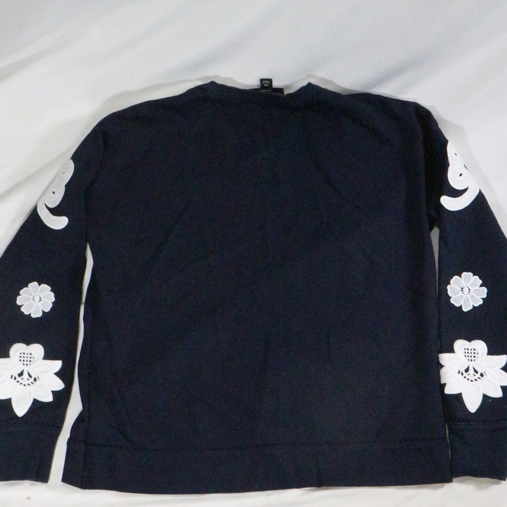 VICTORIA BECKHAM Floral Lace Appliqué Sweatshirt - Picture 5 of 8